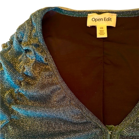 Like New Open Edit Ruched Date Top Green - Picture 3 of 3